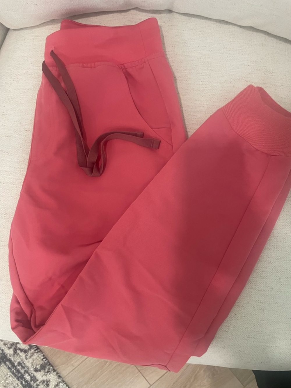 Figs Zamora joggers XS petite in Hot Coral